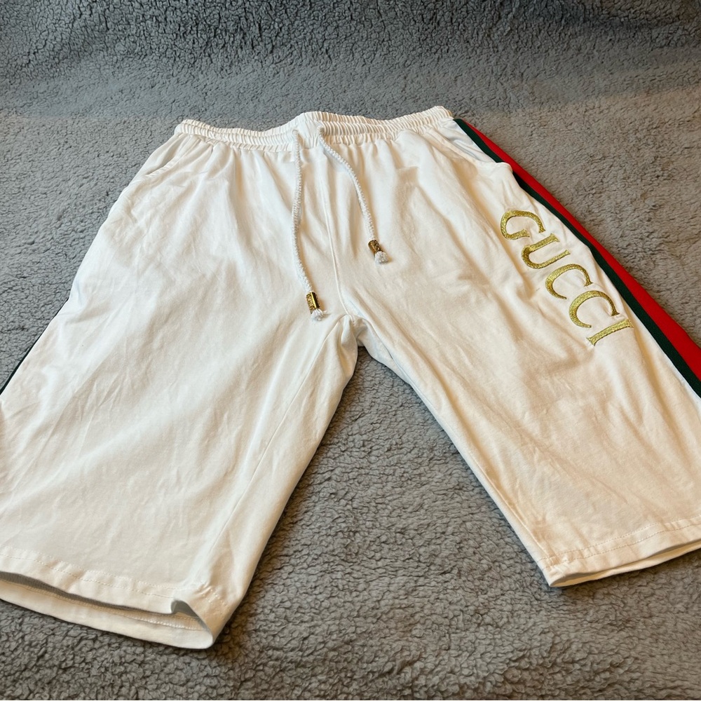 Gucci White Unisex Embroidered T-Shirt & Shorts matching Set ( BOTH PIECES) - Picture 7 of 15